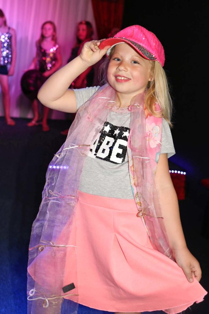 Modeshow, make-up en styling kinderfeestje, met catwalk .