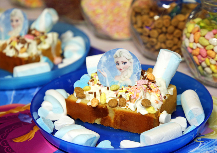 Frozen vakantie activiteit cake versieren
